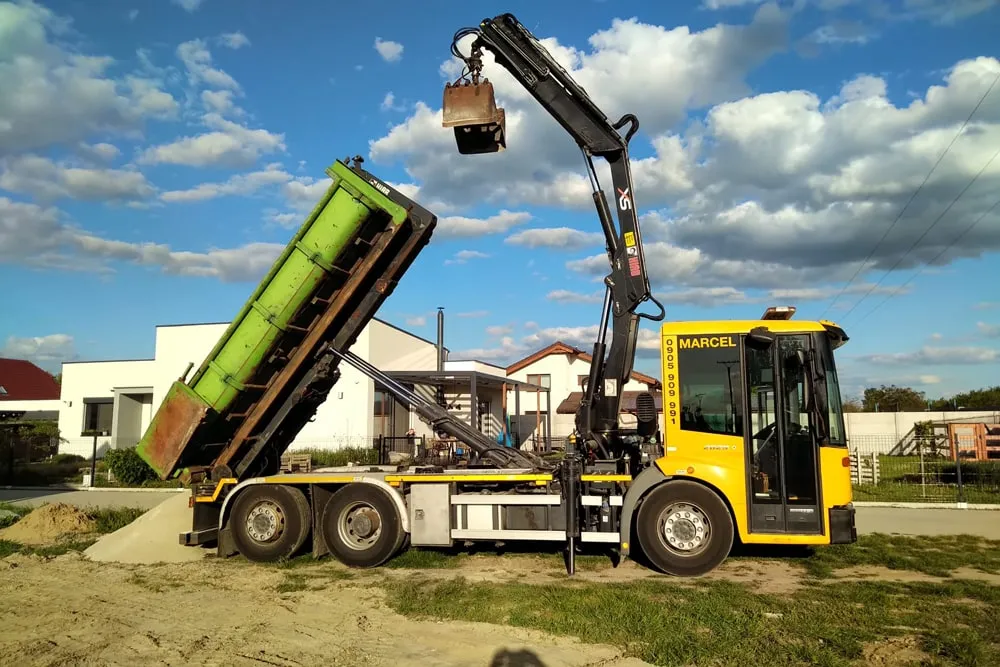 Preprava sypkých materiálov v kontajneri s objemom 6 m3